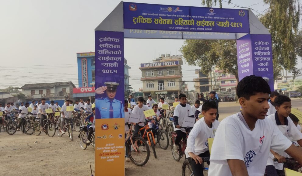 ट्राफिक सचेतनाका लागि महोत्तरीमा एक हजार साइकलकाे सडक यात्रा