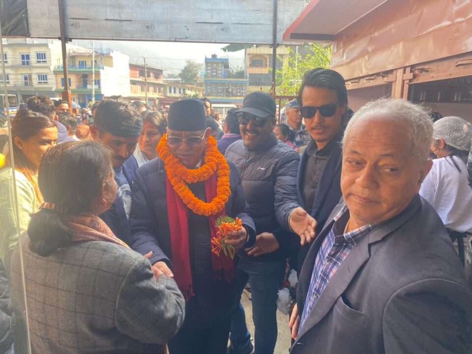 आयोग बनाएर बाँकी काम पूरा गर्ने सहिद परिवारलाई प्रचण्डको आश्वासन