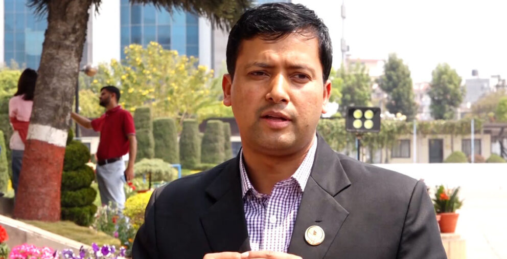 राजावादीले संसद्‌मा पनि तीनकुनेमा जस्तै गर्न खोजे: महेश बर्तौला