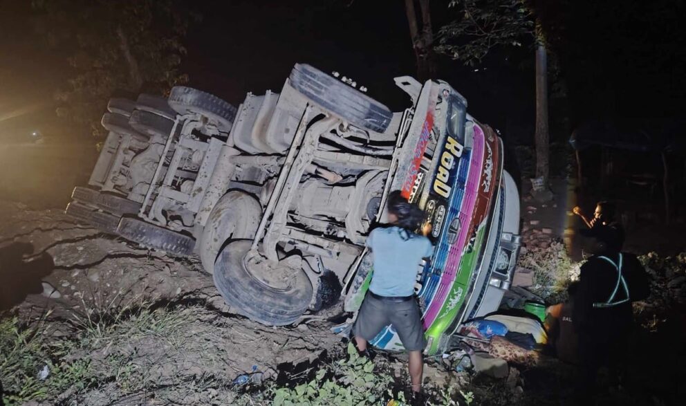 मकवानपुरकाे ज्यामिरेमा ट्रक दुर्घटना : चालक र साहु घाइते