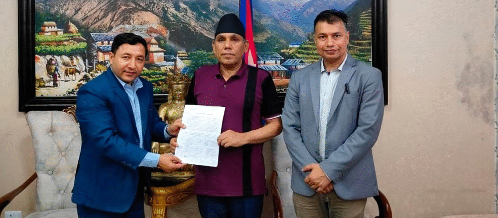 संघीय निजामती विधेयक संशोधनको माग गर्दै बागमतीका सचिवहरूले बुझाए ज्ञापन पत्र