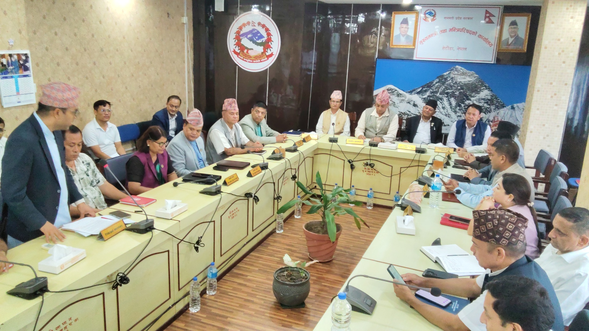 मुख्यमन्त्री बानियाँ र १३ मन्त्रीबीच कार्यसम्पादन करार सम्झौता