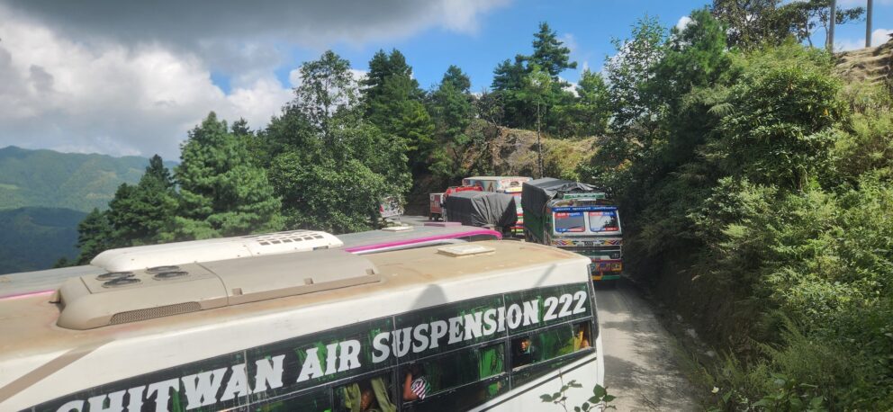 त्रिभुवन राजपथको थाहानगर हुँदै गुड्ने सवारी चाप बढ्यो