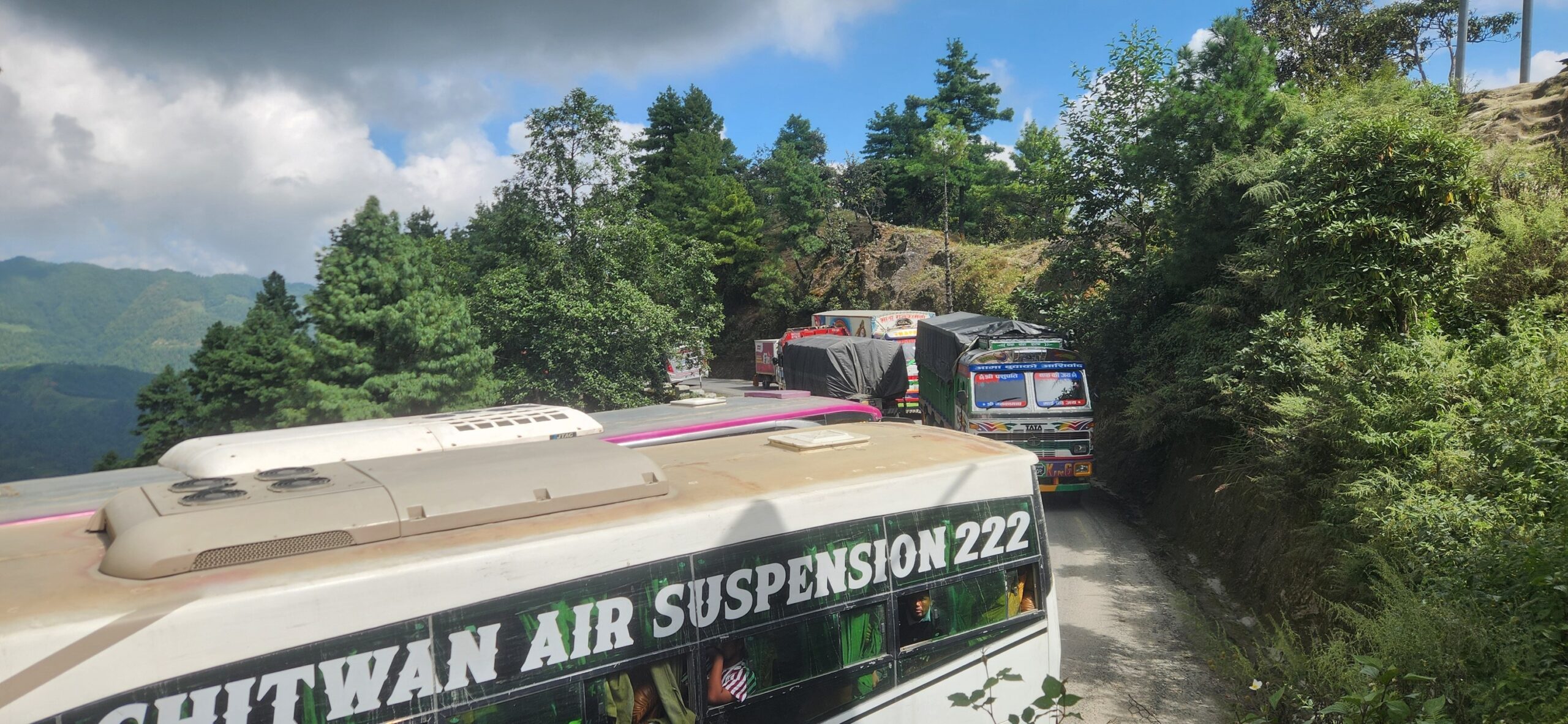 त्रिभुवन राजपथको थाहानगर हुँदै गुड्ने सवारी चाप बढ्यो