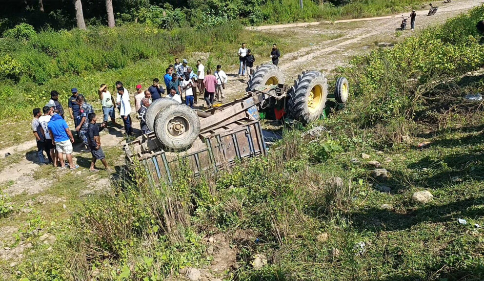 मलामी बोकेको ट्याक्टर दुर्घटना हुँदा तीन जनाको मृत्यु, १२ घाइते