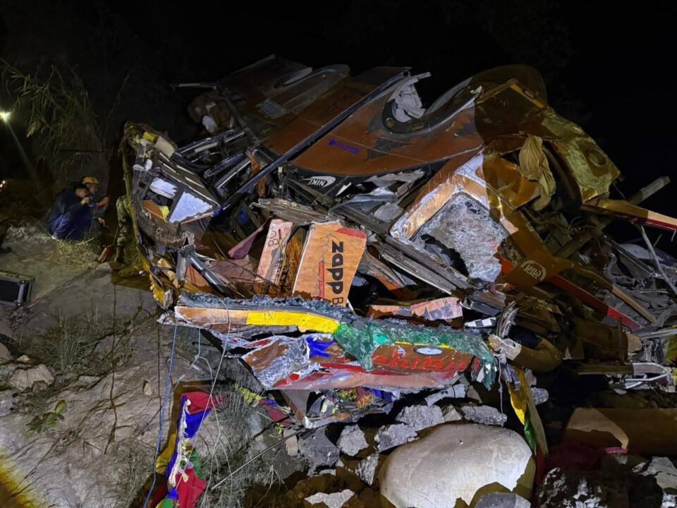 धादिङ बस दुर्घटना: मृतक सबैको सनाखत, गृहमन्त्री अर्यालले लिए घाइतेको अवस्थाबारे जानकारी