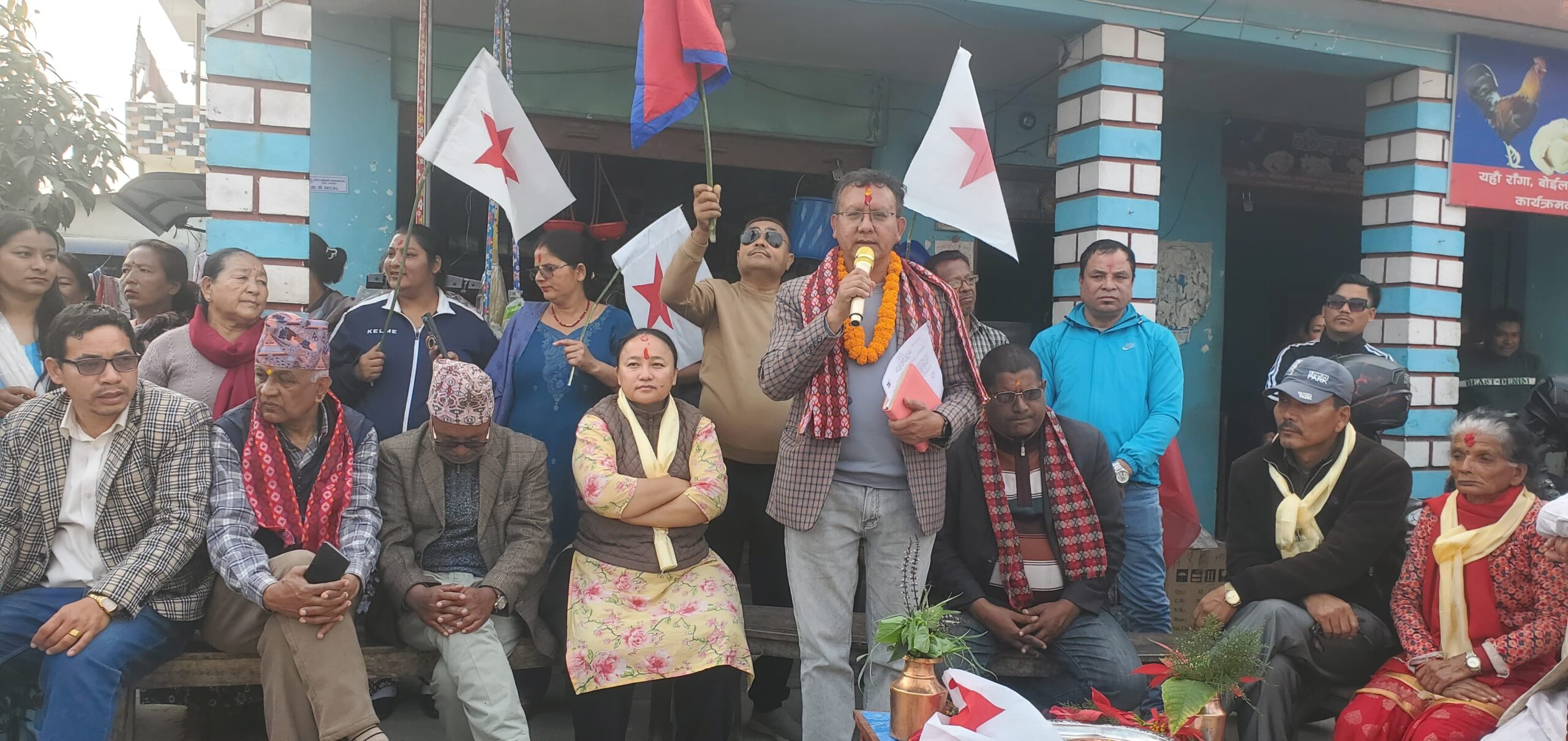 भूमि अधिकार मञ्च मकवानपुरद्वारा उम्मेदवार विष्टलाई लालपुर्जा नपाएको भन्दै बुझाए ध्यानाकर्षण पत्र