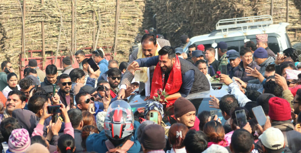 प्रशासनको चेतावनीलाई रविको चुनौती: निषेध गरिएको ठाउँमै बजाए घण्टी