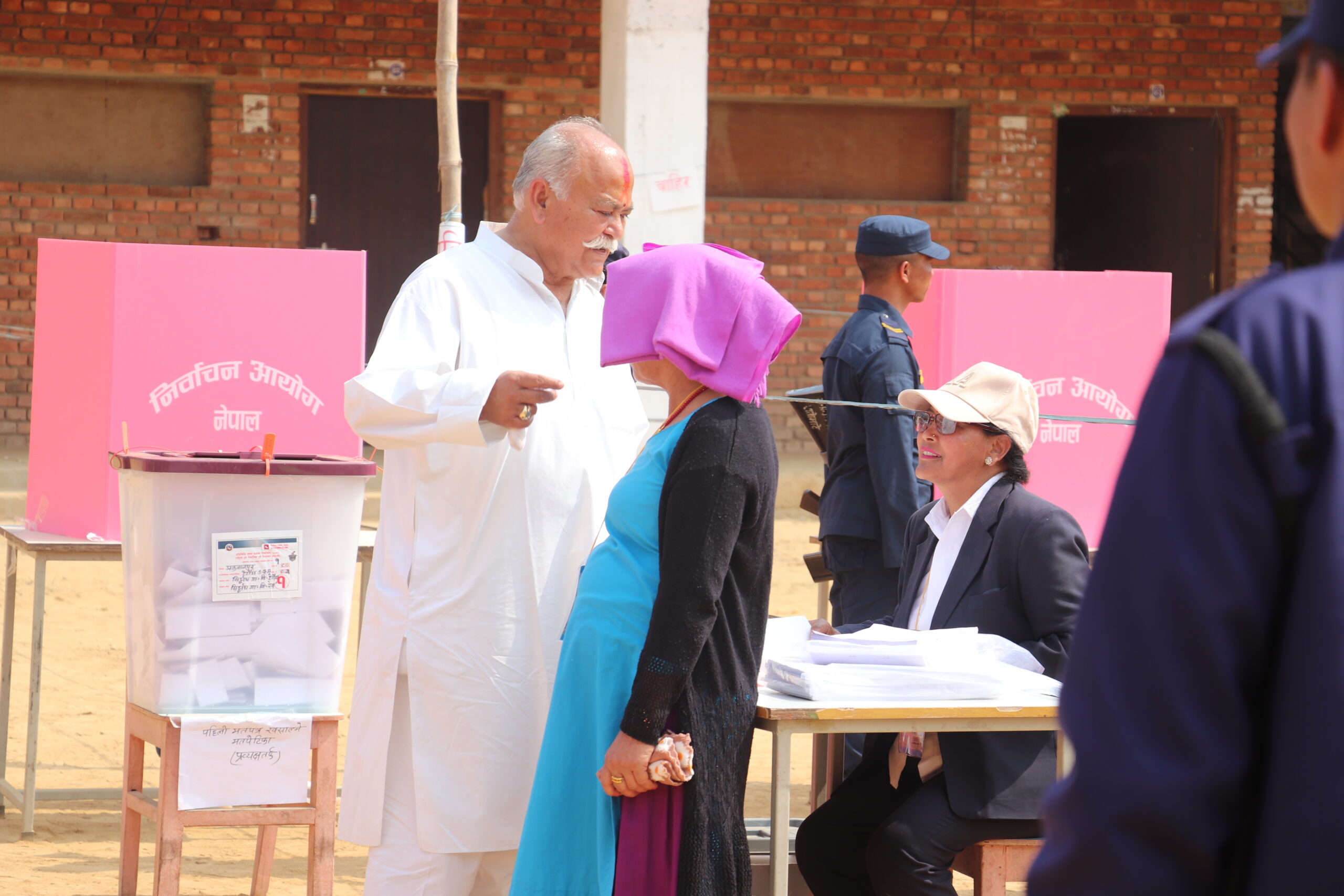 मकवानपुरमा २ बजेसम्म ४० प्रतिशत मत खस्यो