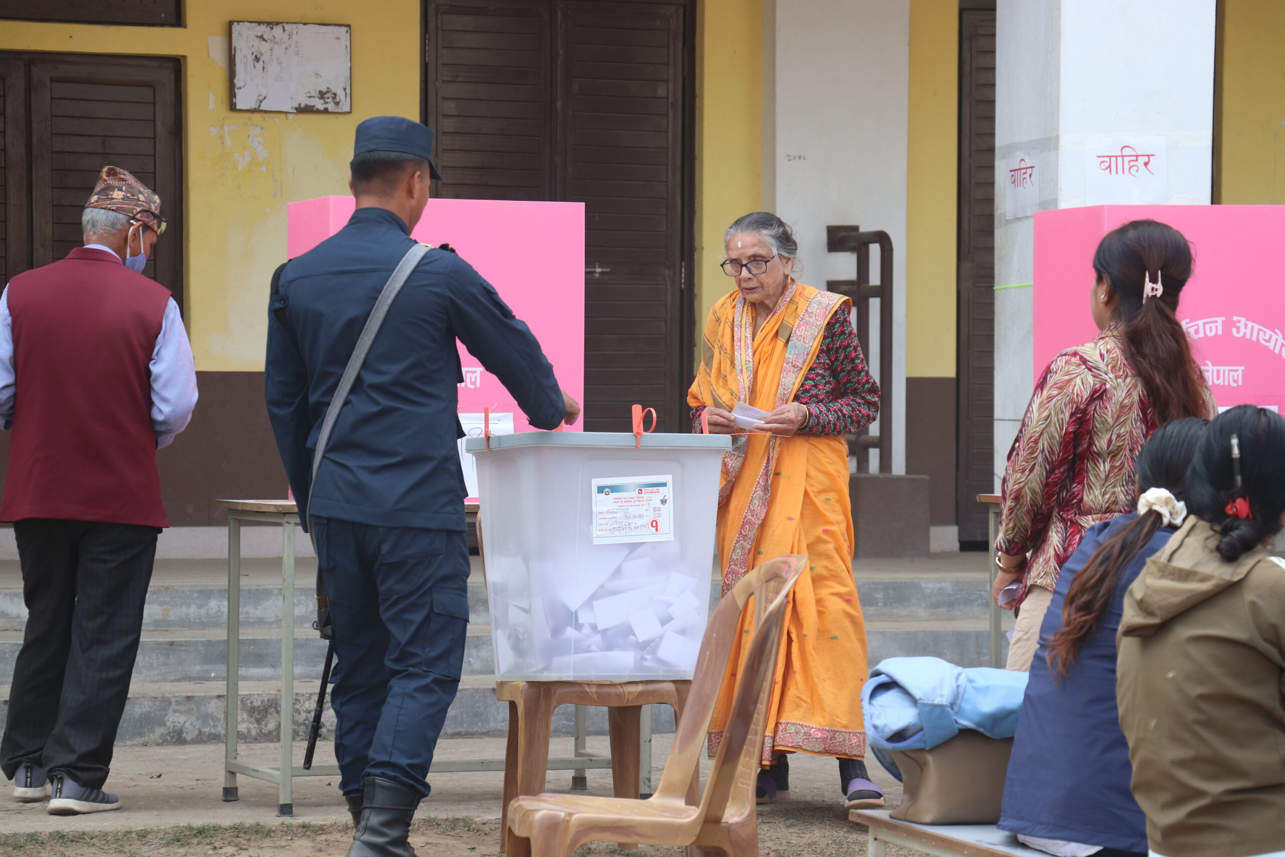 मकवानपुरमा ३० प्रतिशत मतदान