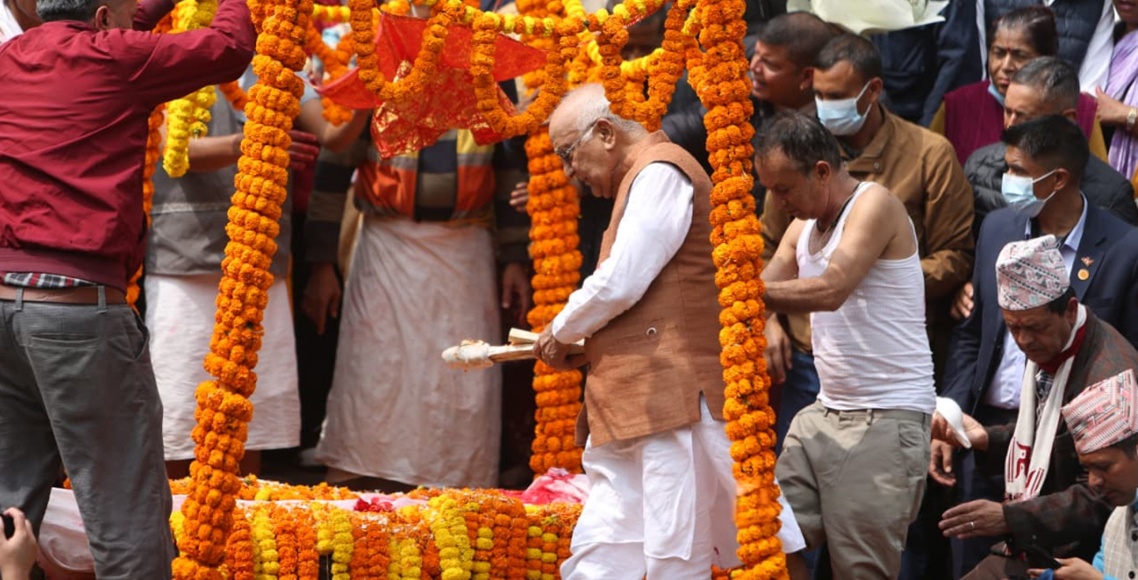 ओलीका पिता मोहनप्रसादको पशुपतिमा अन्त्येष्टि