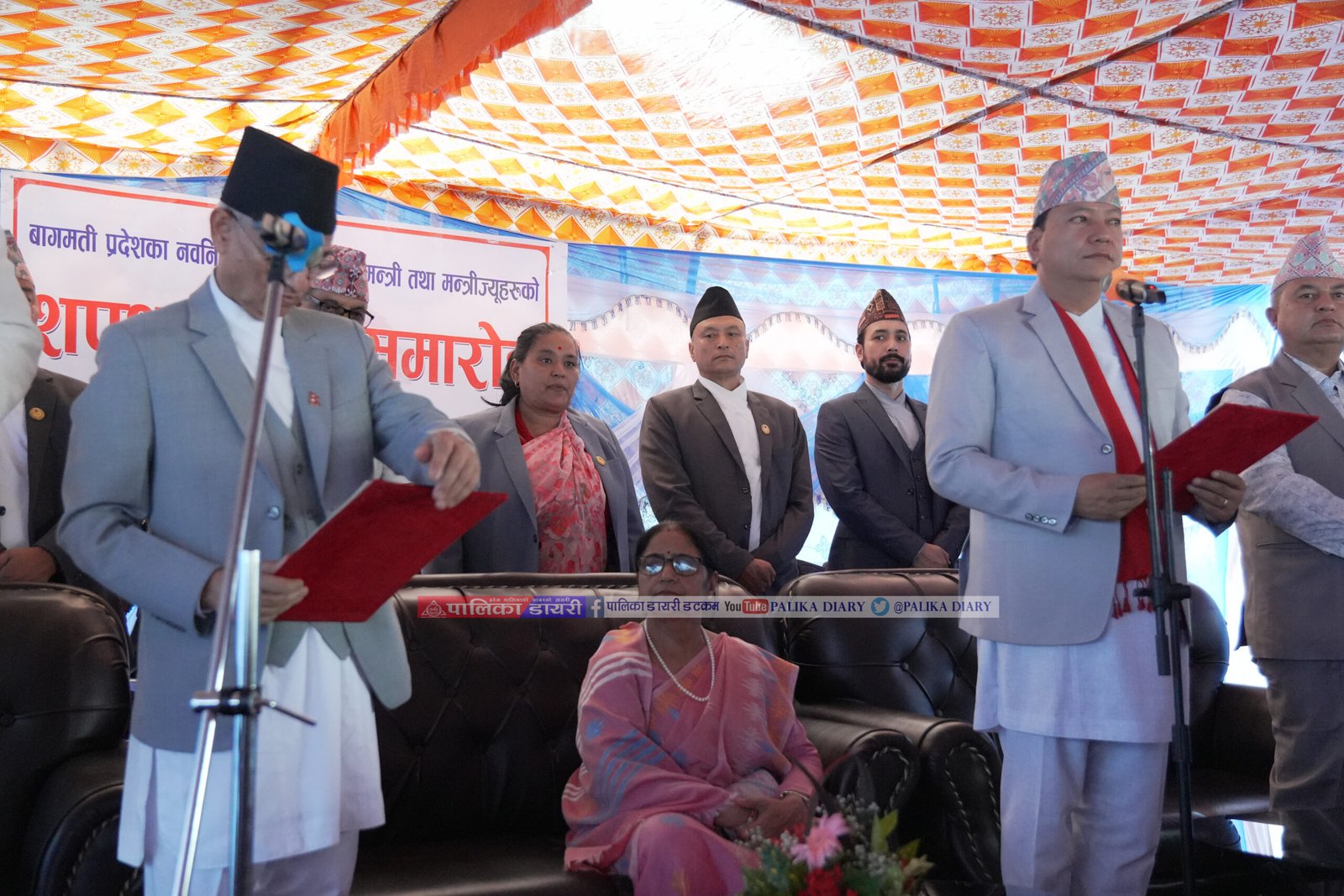 

बागमती प्रदेशका नवनियुक्त मुख्यमन्त्री किरण थापा मगरले पद तथा गोपनीयताको शपथ लिएका छन्।

बिहीबार (आज) प्रदेश प्रमुखको कार्यालय हेटौँडामा आयोजित समारोहमा प्रदेश प्रमुख दीपकप्रसाद देवकोटाले मुख्यमन्त्री थापालाई पद तथा गोपनीयताको शपथ गराएका हुन्। उनी आजै मुख्यमन्त्री नियुक्त भएका हुन् ।

प्रदेश सभामा कुनै पनि दलको स्पष्ट बहुमत नरहेको अवस्थामा संविधानको धारा १६८ को उपधारा (२) बमोजिम थापा मुख्यमन्त्रीमा नियुक्त भएका हुन्।

नेकपा एमालेका प्रदेश सभा सदस्य थापाले राष्ट्रिय प्रजातन्त्र पार्टी र नेपाली कम्युनिस्ट पार्टीको समर्थनमा मुख्यमन्त्रीमा दाबी पेस गरेका थिए।

नयाँ सरकार गठनसँगै बागमती प्रदेशमा लामो समयदेखि चल्दै आएको सत्ता समीकरणको अन्योलसमेत टुंगिएको छ। आजै अन्य मन्त्री नियुक्त गरेर सपथ गराउने तयारी छ।
