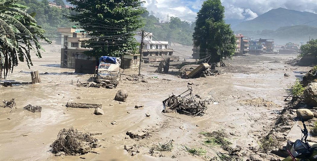 भोटेकोसी बाढीः मृत्यु हुनेको संख्या २२ पुग्यो, ६५ घाइतेको उद्धार