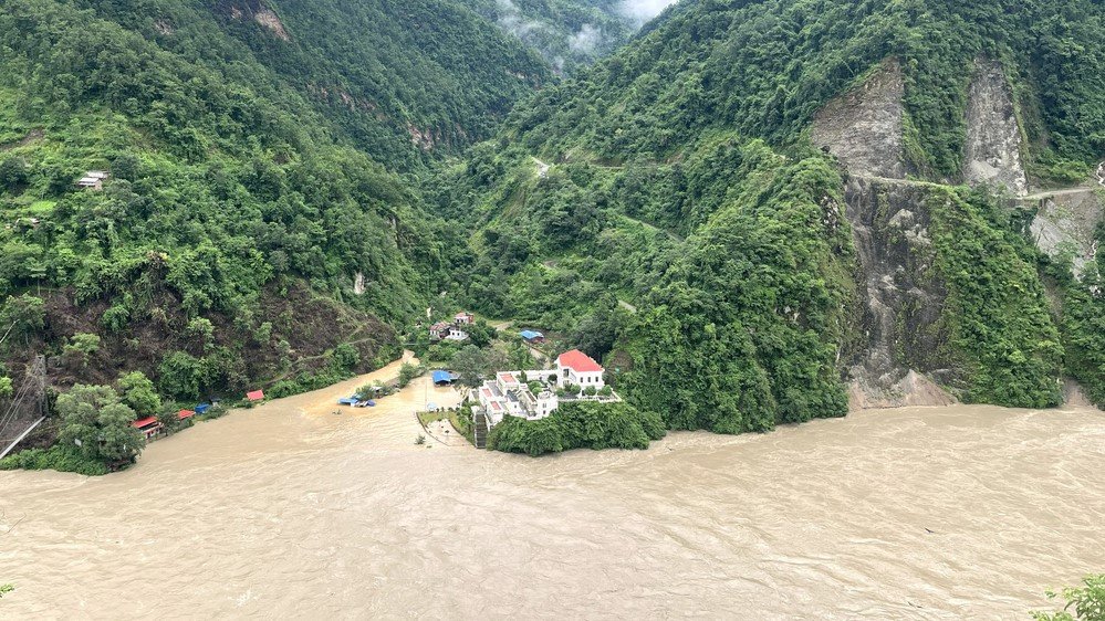 कालीगण्डकीमा बाढी आउँदा रानीमहल डुबानमा, दरबार जोखिममा
