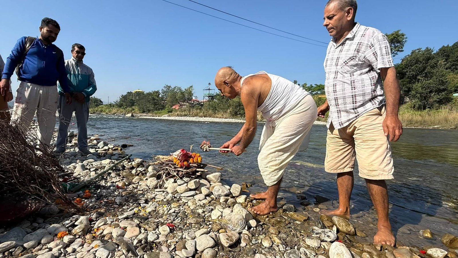 दुई महिनासम्म भेटिएन शव, बाढीमा बेपत्ता हेटौँडाका प्रदीपको कुशको शव बनाएर अन्तिम संस्कार